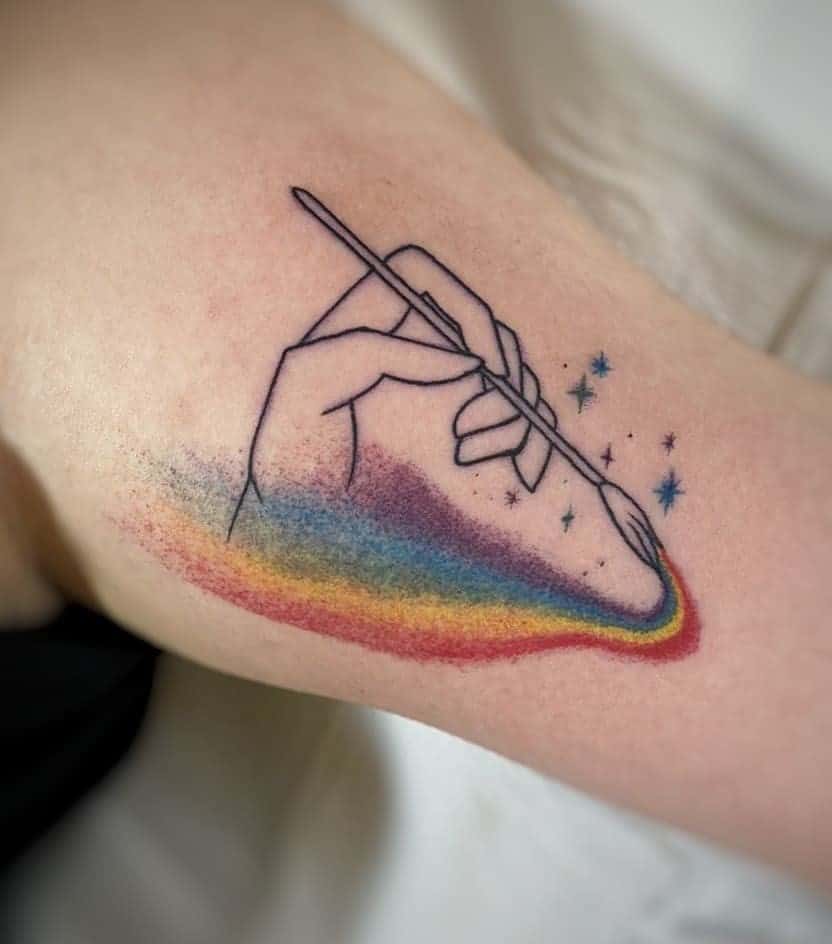 Tatuaje artístico de la bandera del arco iris 