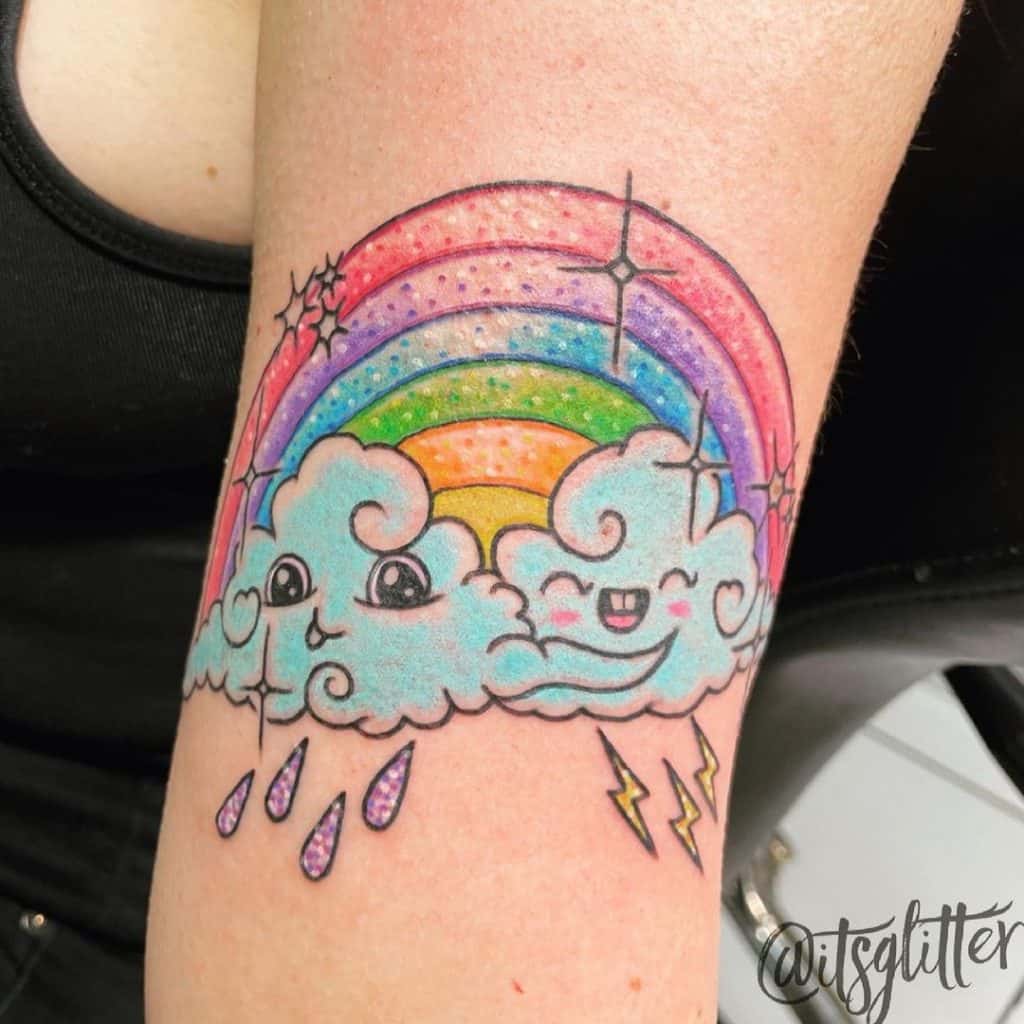 Tatuaje de arco iris juguetón y colorido 