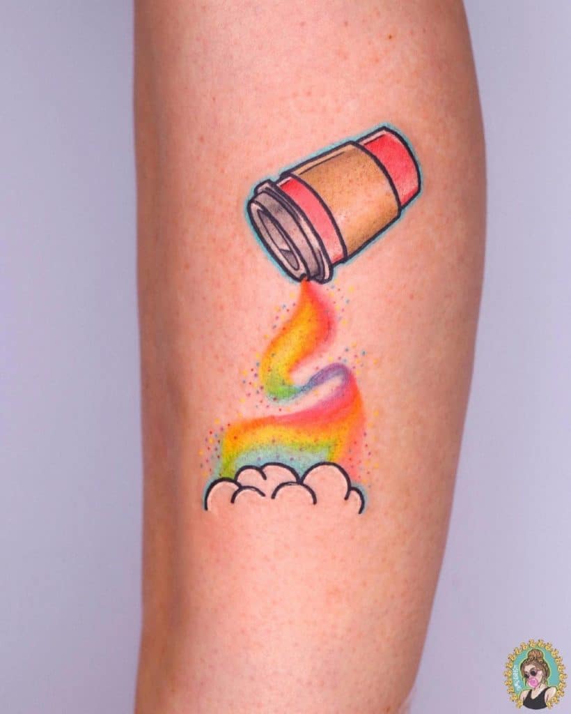 Tatuaje de arco iris de café con nubes