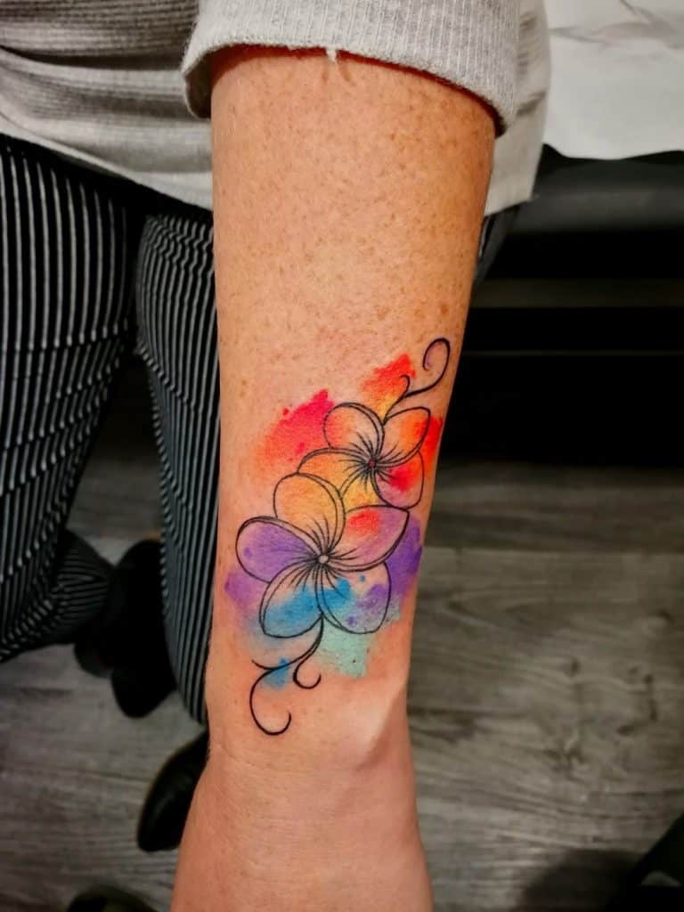 Tatuaje de lirio brillante y vibrante 