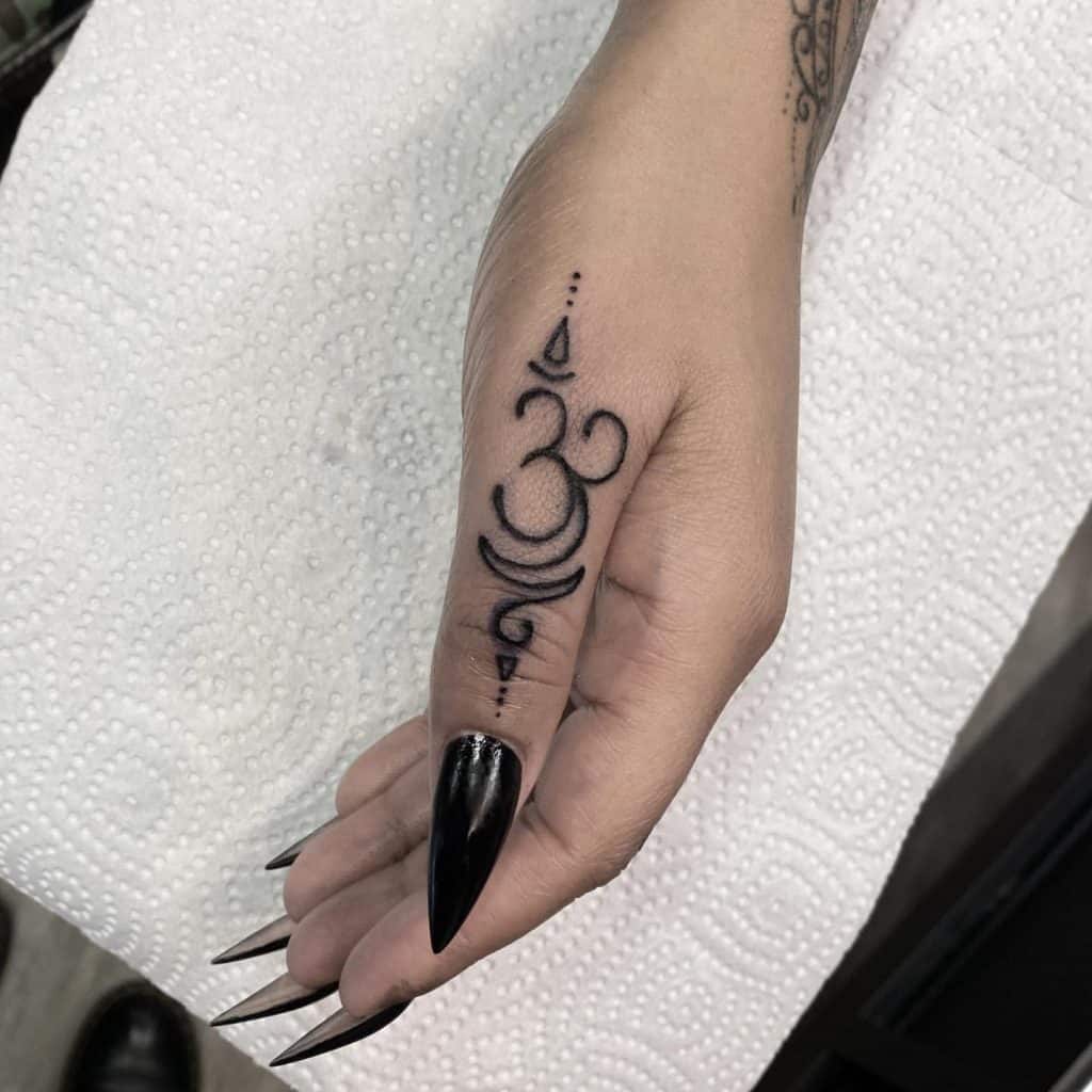 Ohm tatuaje con grandes significados 2