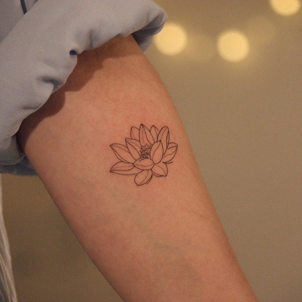 Tatuaje de flor de loto con grandes significados 1