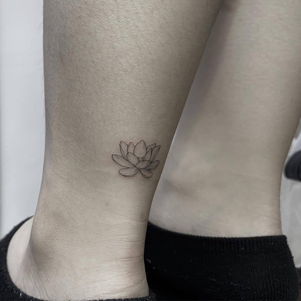 Tatuaje de flor de loto con grandes significados 5