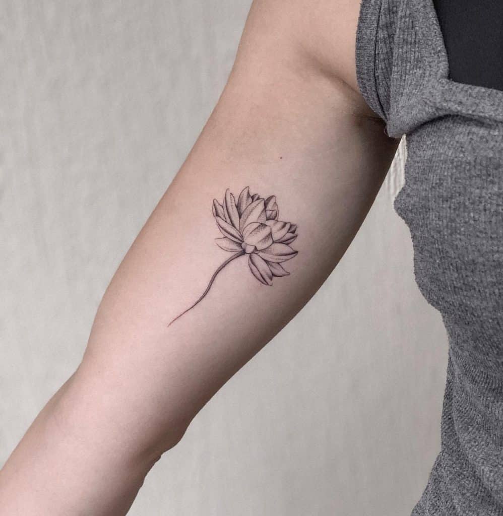 tatuaje de flor de loto 1