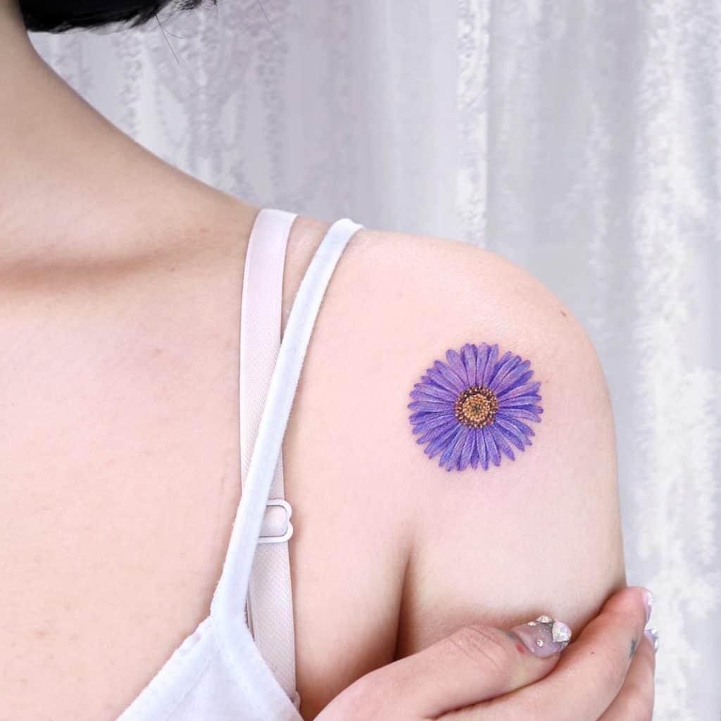 Tatuaje de flor de aster 1