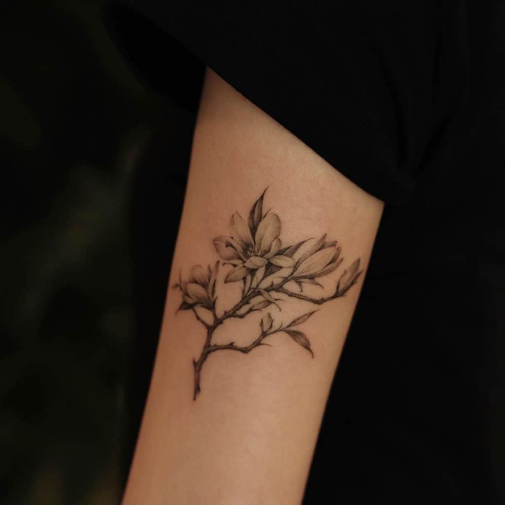Tatuaje de flor de magnolias 3