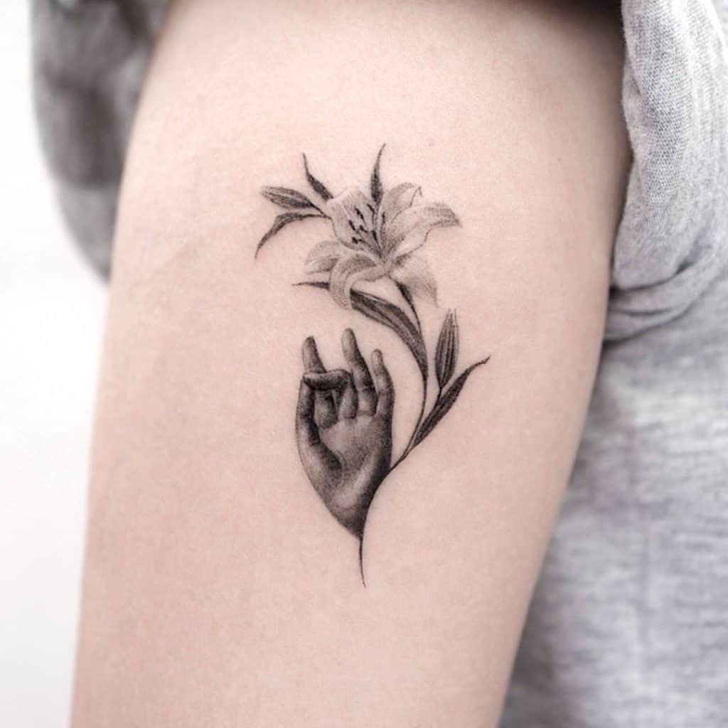 Tatuaje de flor de lirio 1