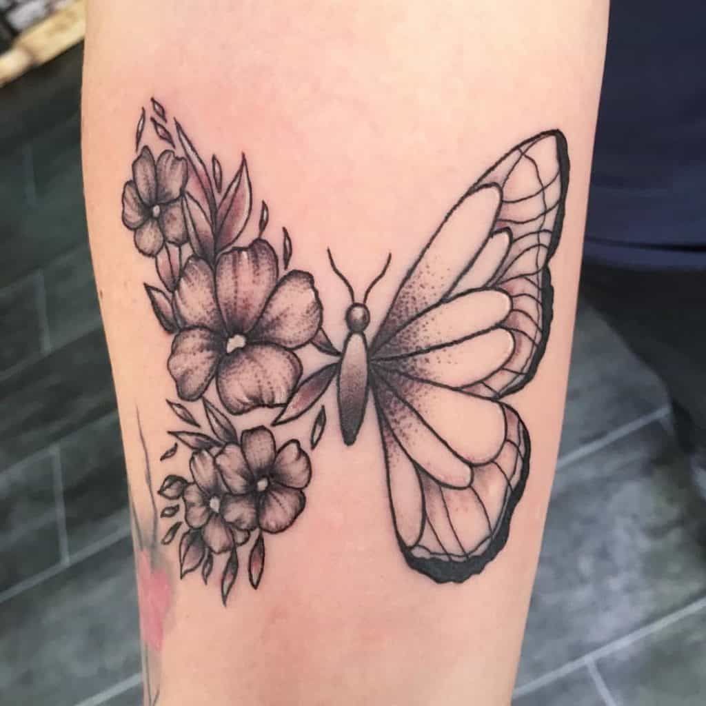 tatuajes de flores y mariposas 1