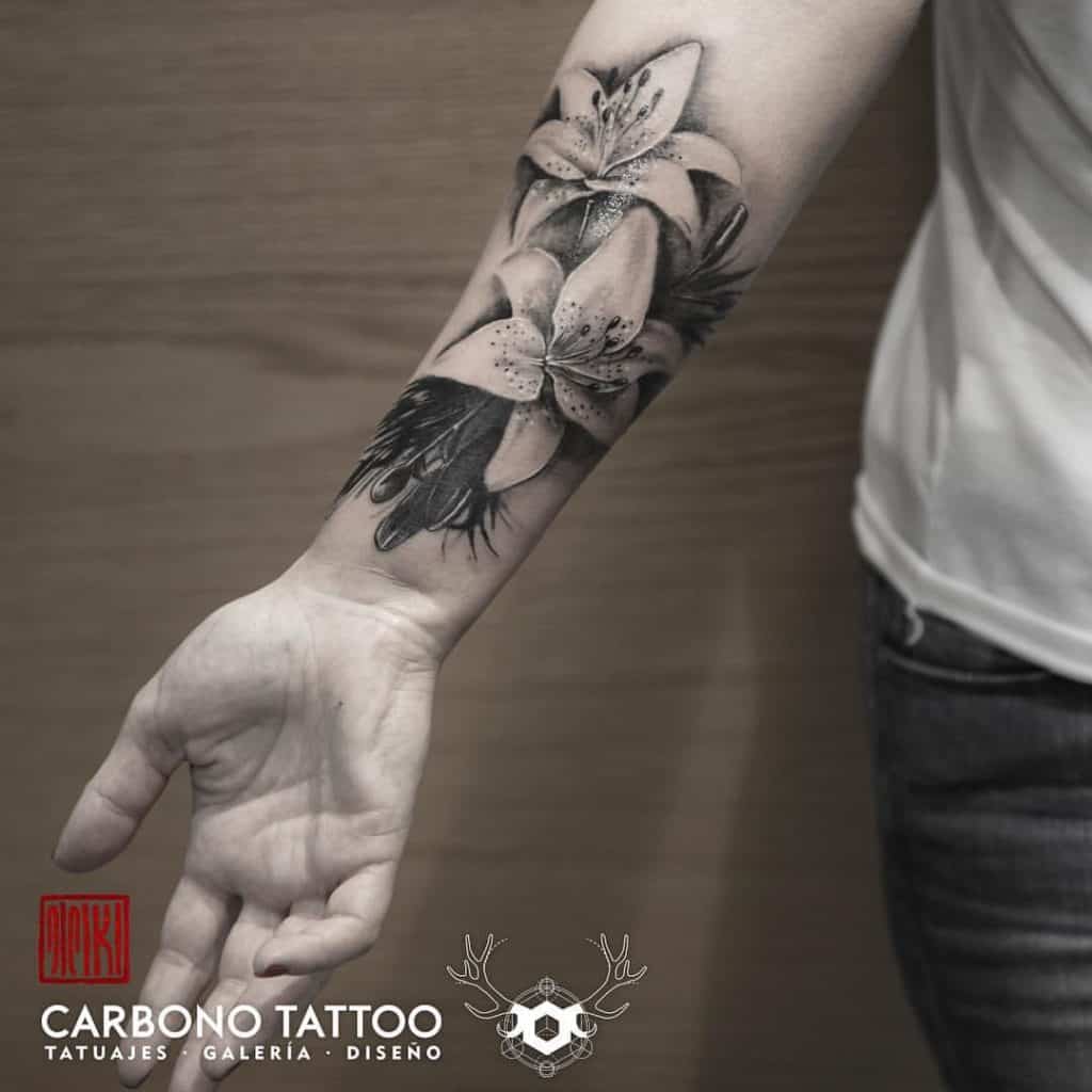 Tatuaje de flor de lirio 2