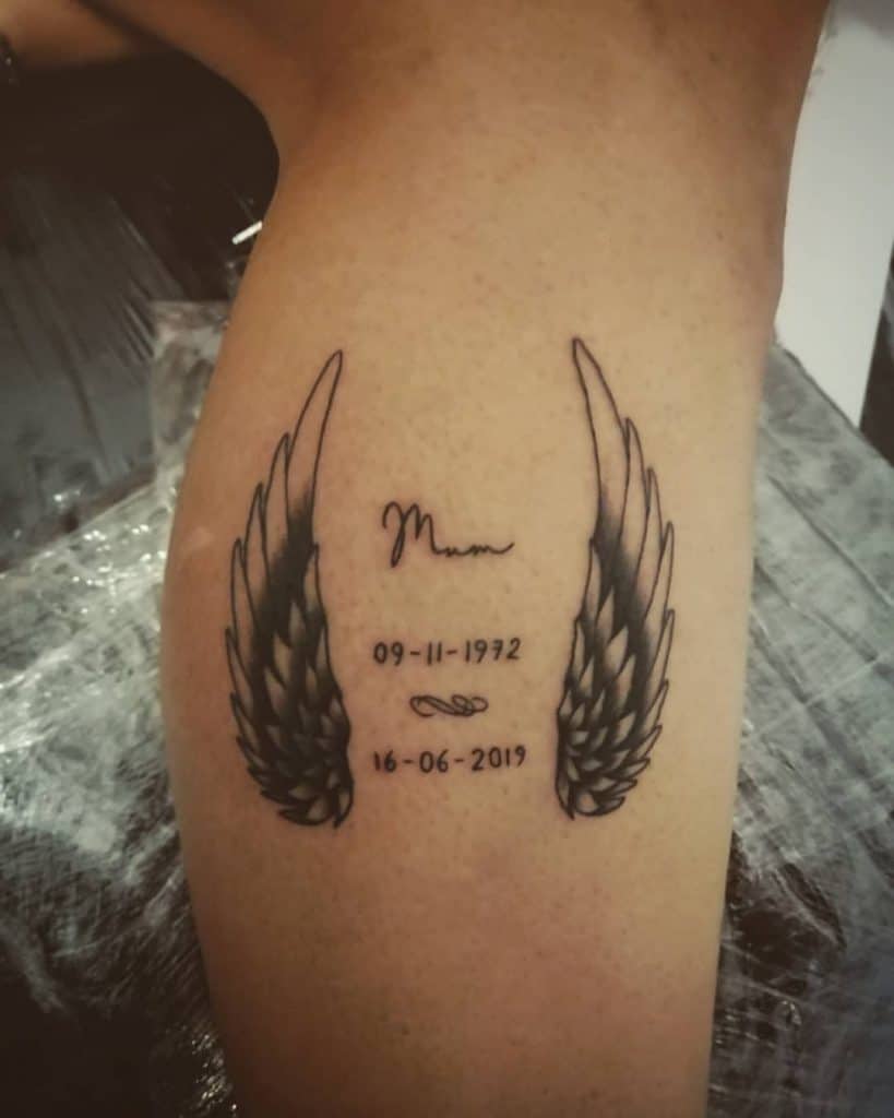 Tatuaje conmemorativo de fecha y nombre 1