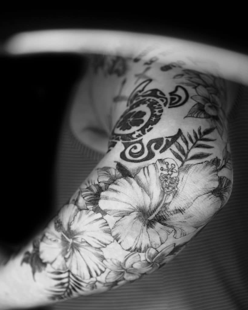 tatuaje de flor de hibisco 3