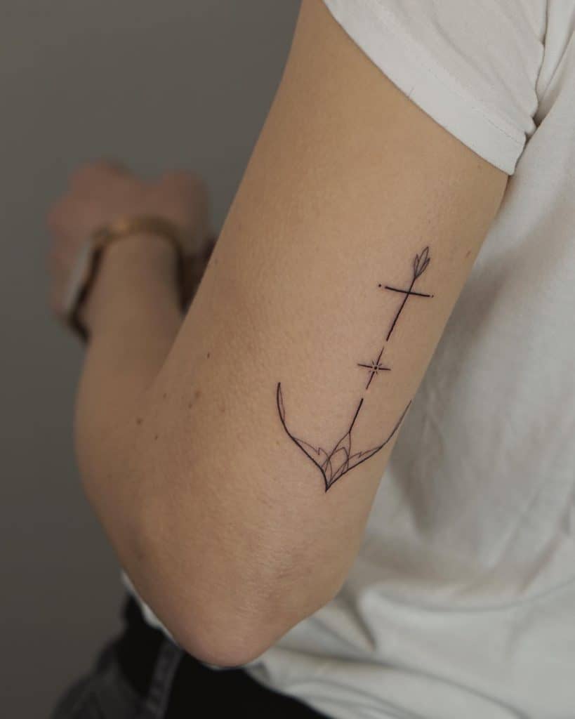 Tatuaje de ancla minimalista 2