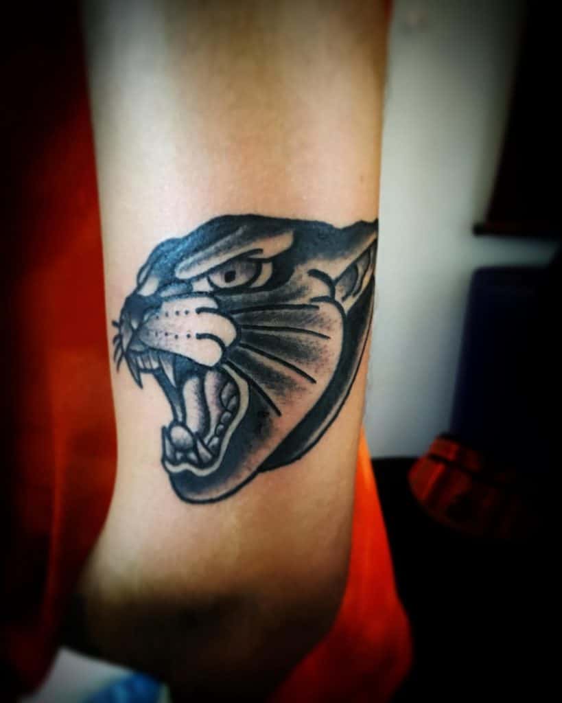 Pequeño tatuaje de pantera 2