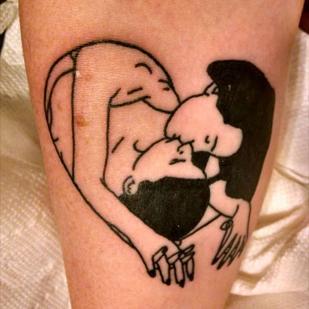 Tatuaje de pareja inspirada en el amor negro 