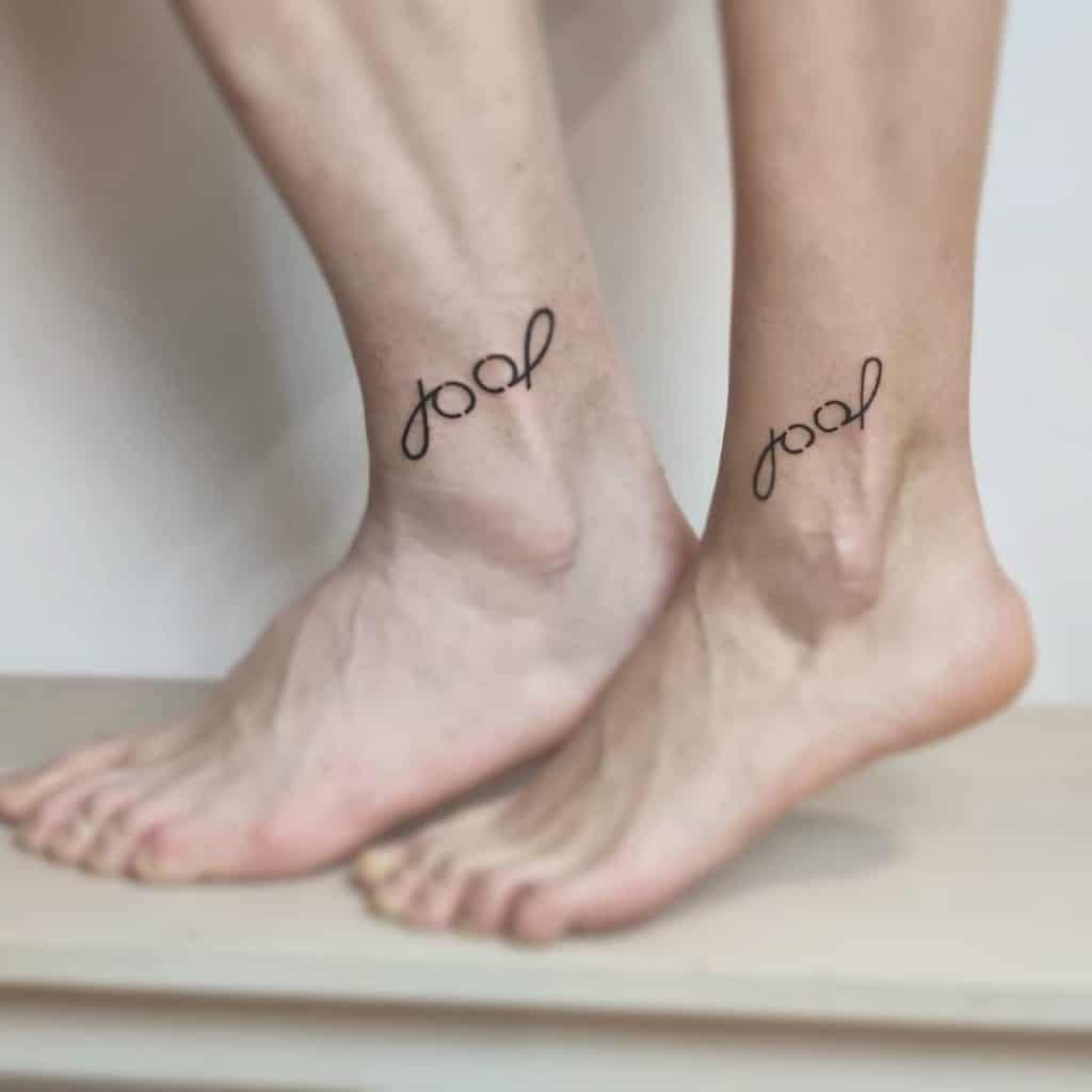 Tatuaje de amor en el pie del tobillo 