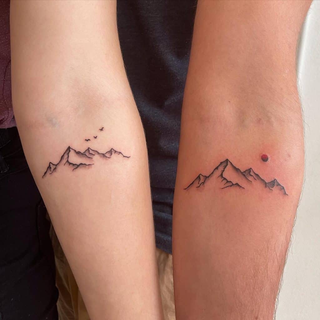 Tatuaje de contorno de montaña simple 5