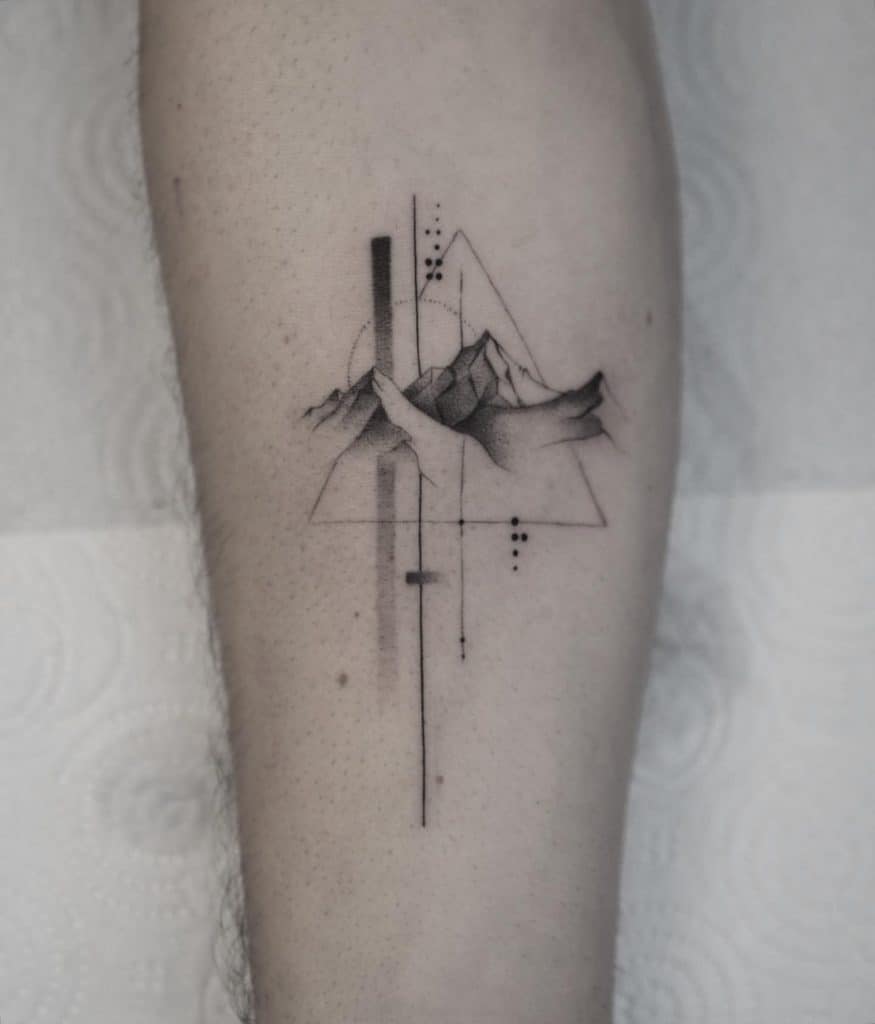 Tatuaje geométrico de montaña 5