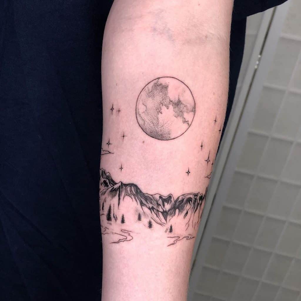 Montaña luna tatuaje 1