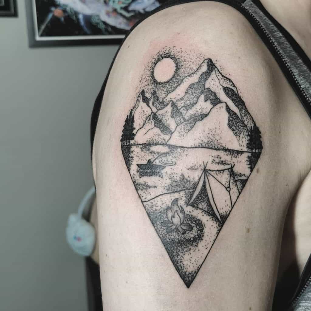 Montaña luna tatuaje 4