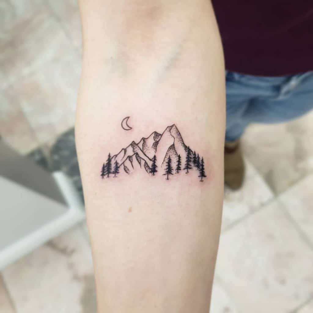 El tatuaje de la montaña del antebrazo