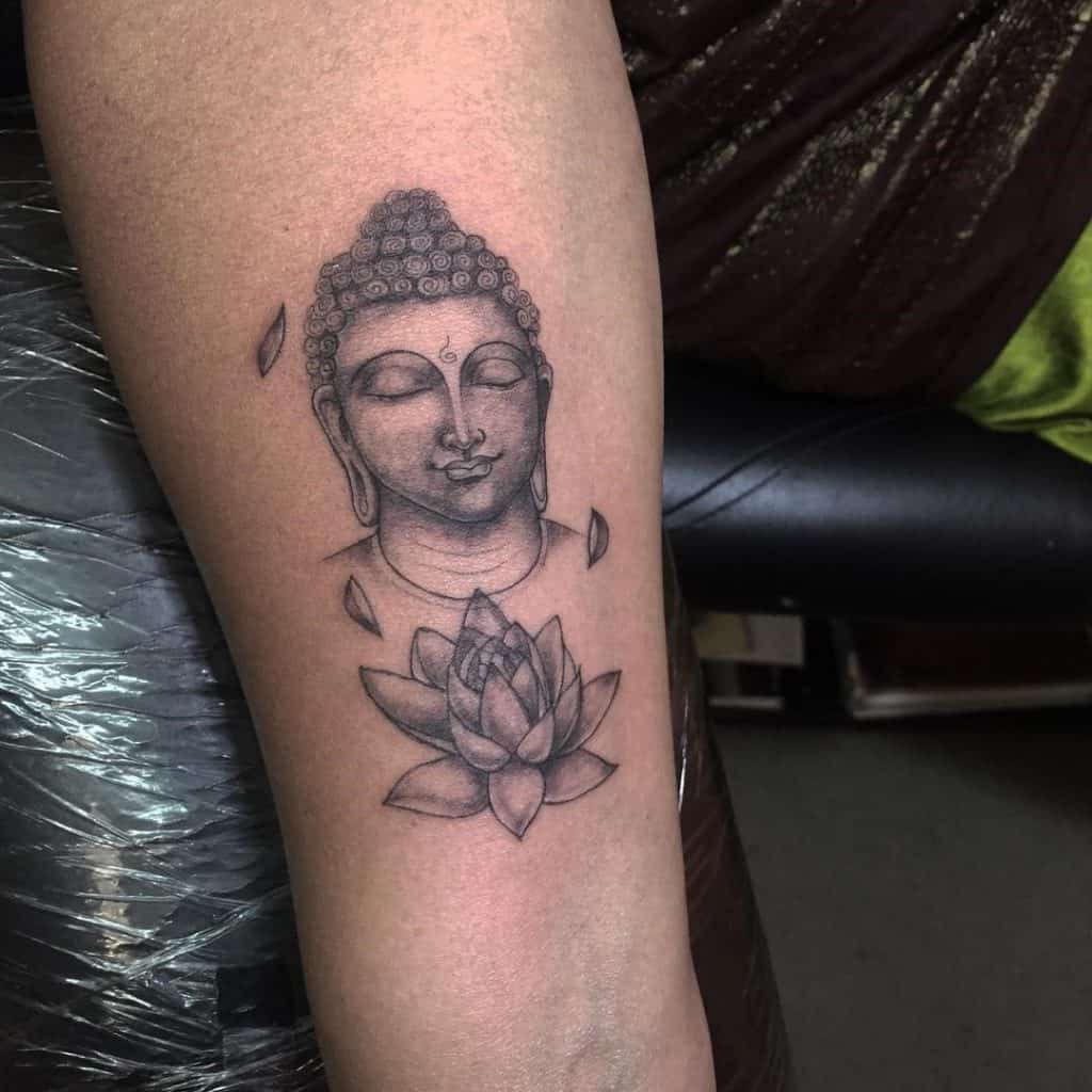 Buda negro y Lotus Peace Tattoo Inspo