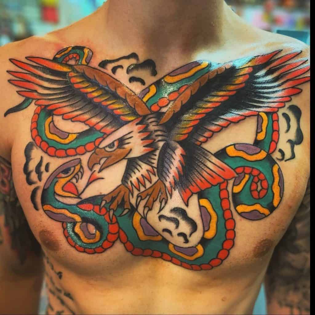 Tatuaje grande y colorido del pecho del águila 