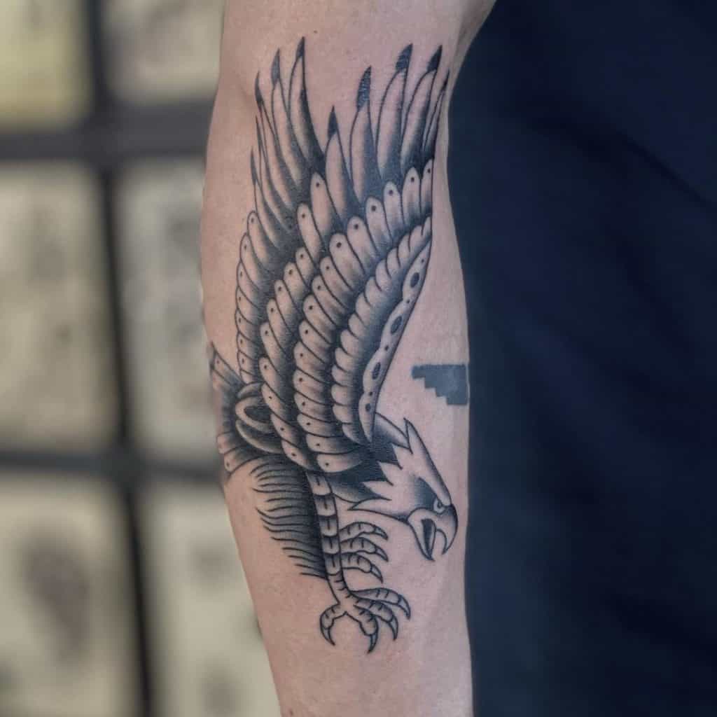 Tatuaje en el brazo, Águila negra 