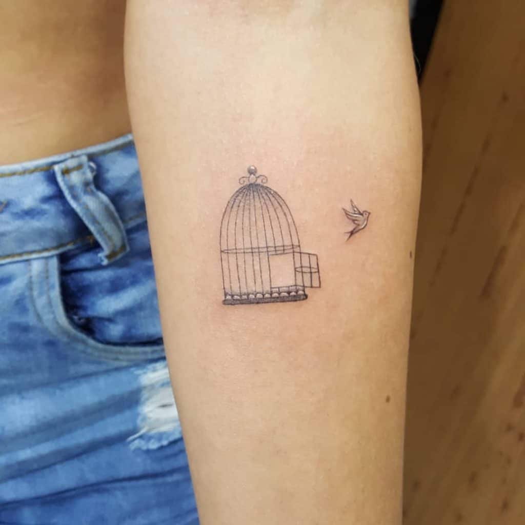 Un tatuaje de jaula abierta 1