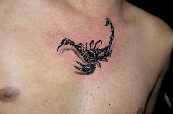 Tatuajes de escorpión 3D en el pecho