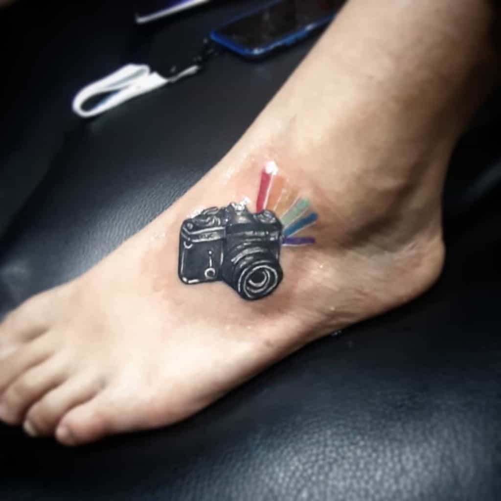 Tatuaje de cámara 3D a pie