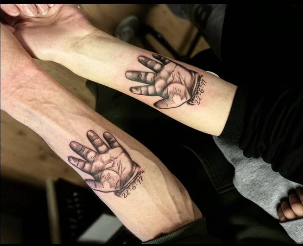 Tatuaje de la mano del bebé 