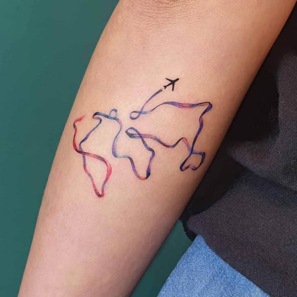 Idea colorida del tatuaje del avión del viaje