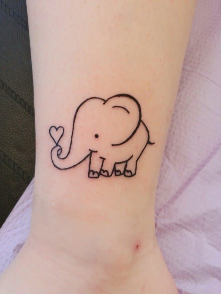 Idea de elefante de tatuajes de tobillo