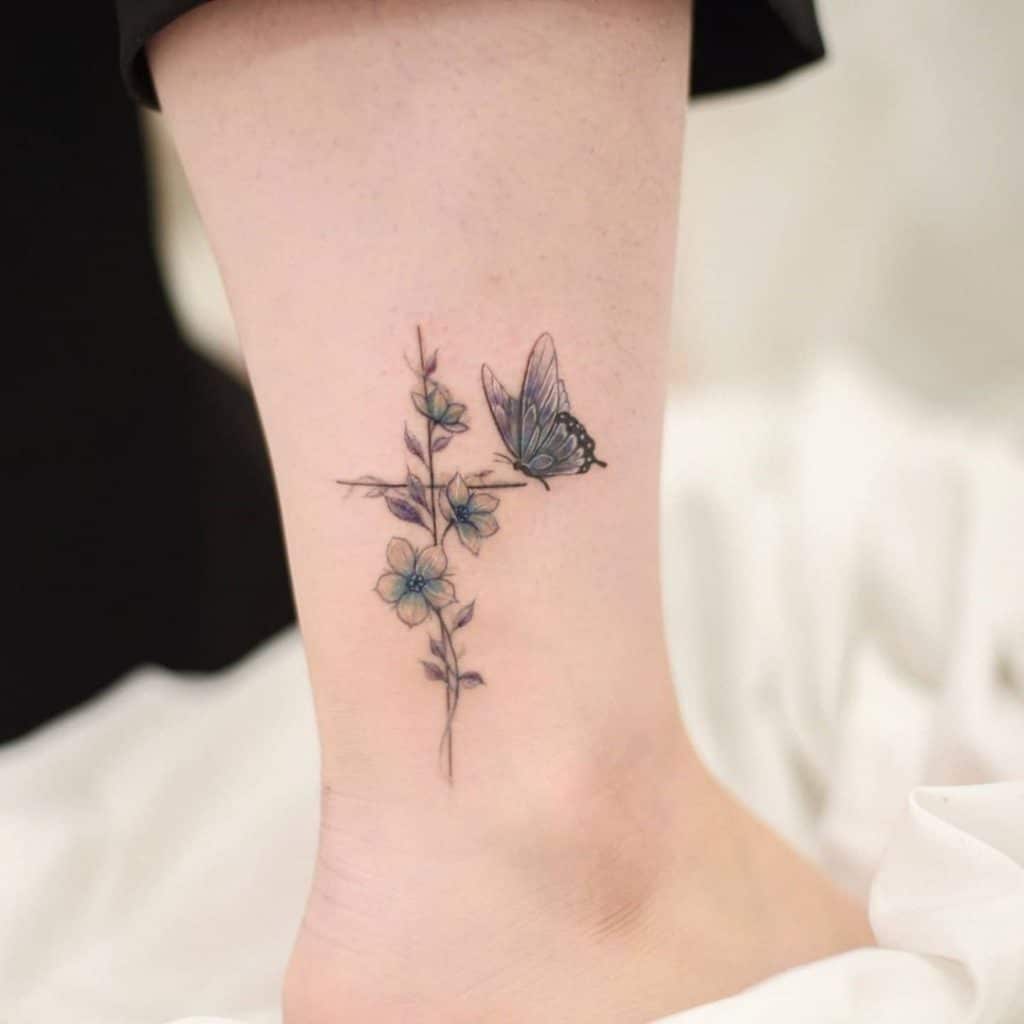 Idea de tatuaje de mariposa en la pierna
