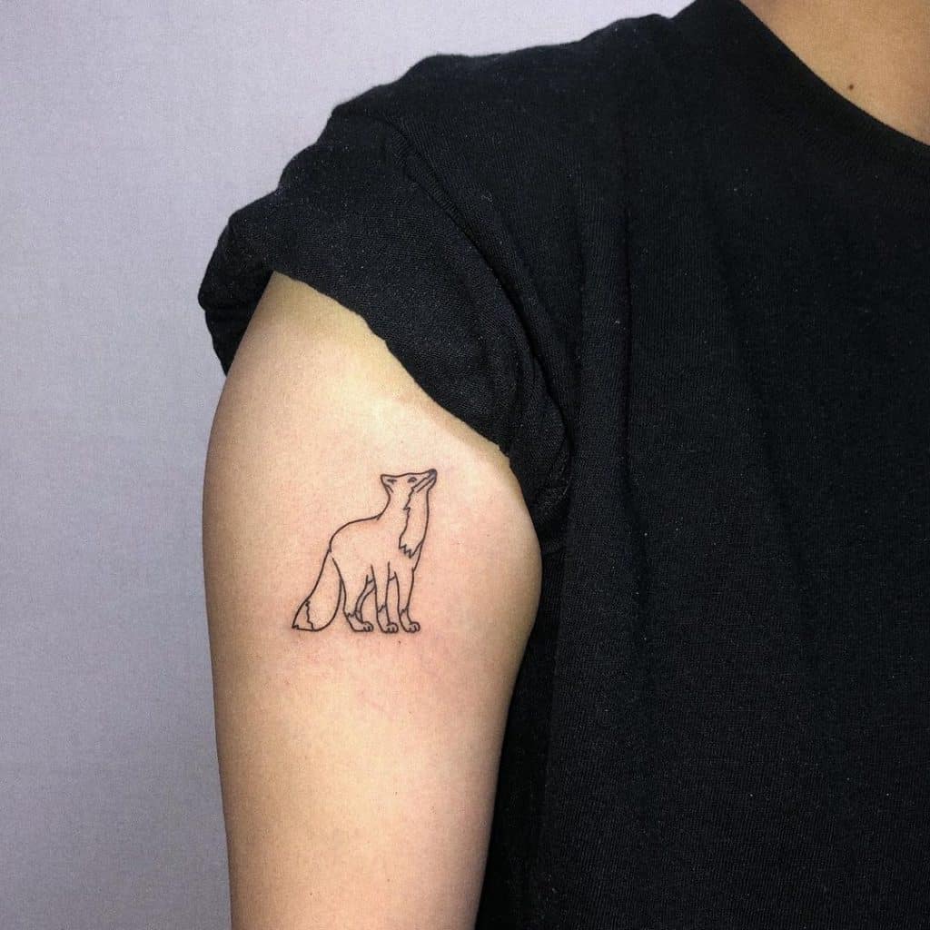 Tatuaje mínimo de zorro 1