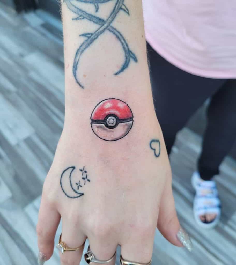 Tatuaje de bola de Pokémon