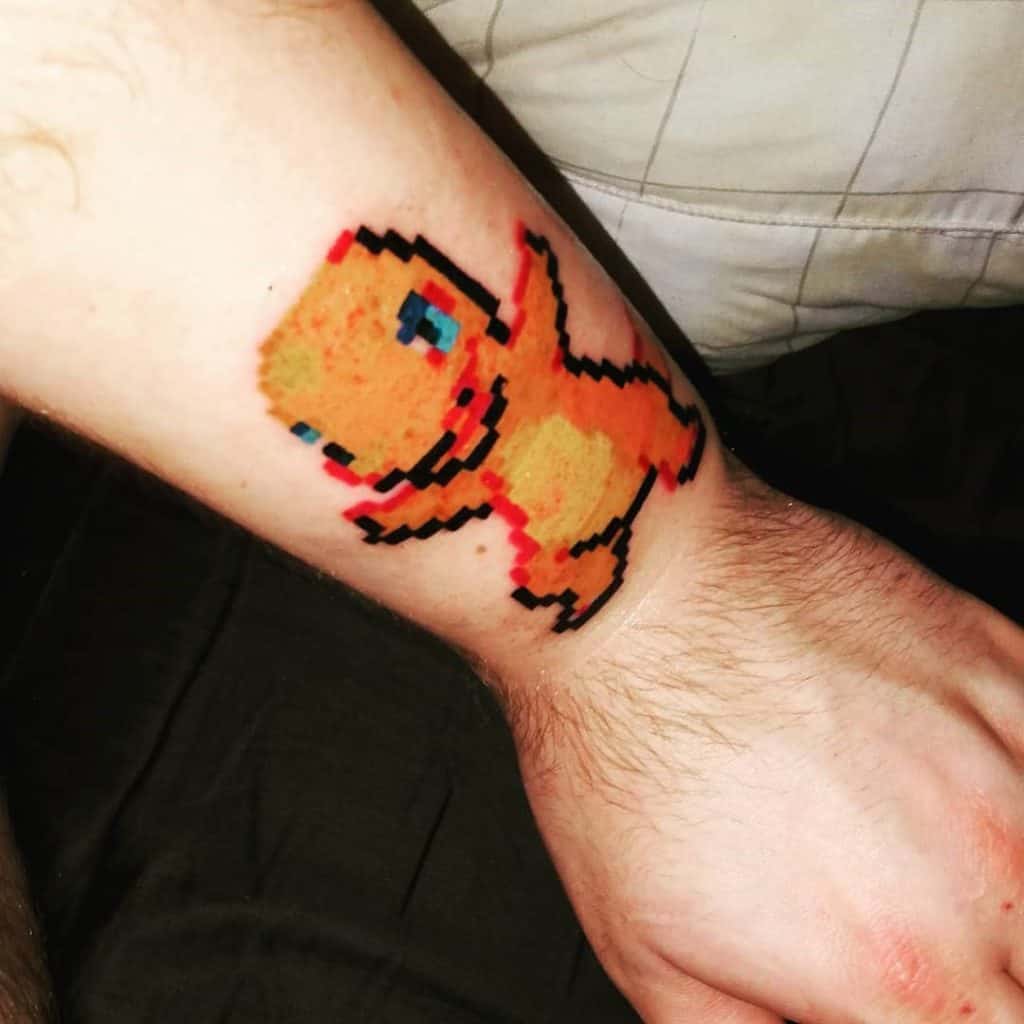 Tatuaje de Pokémon en el brazo