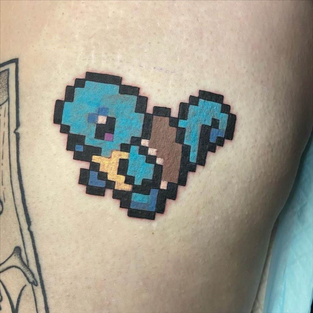 Un tatuaje de Pokémon en forma de corazón