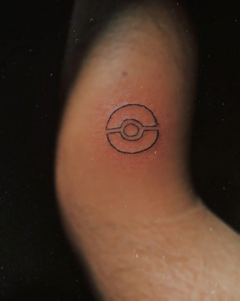 Pequeño tatuaje de Pokémon