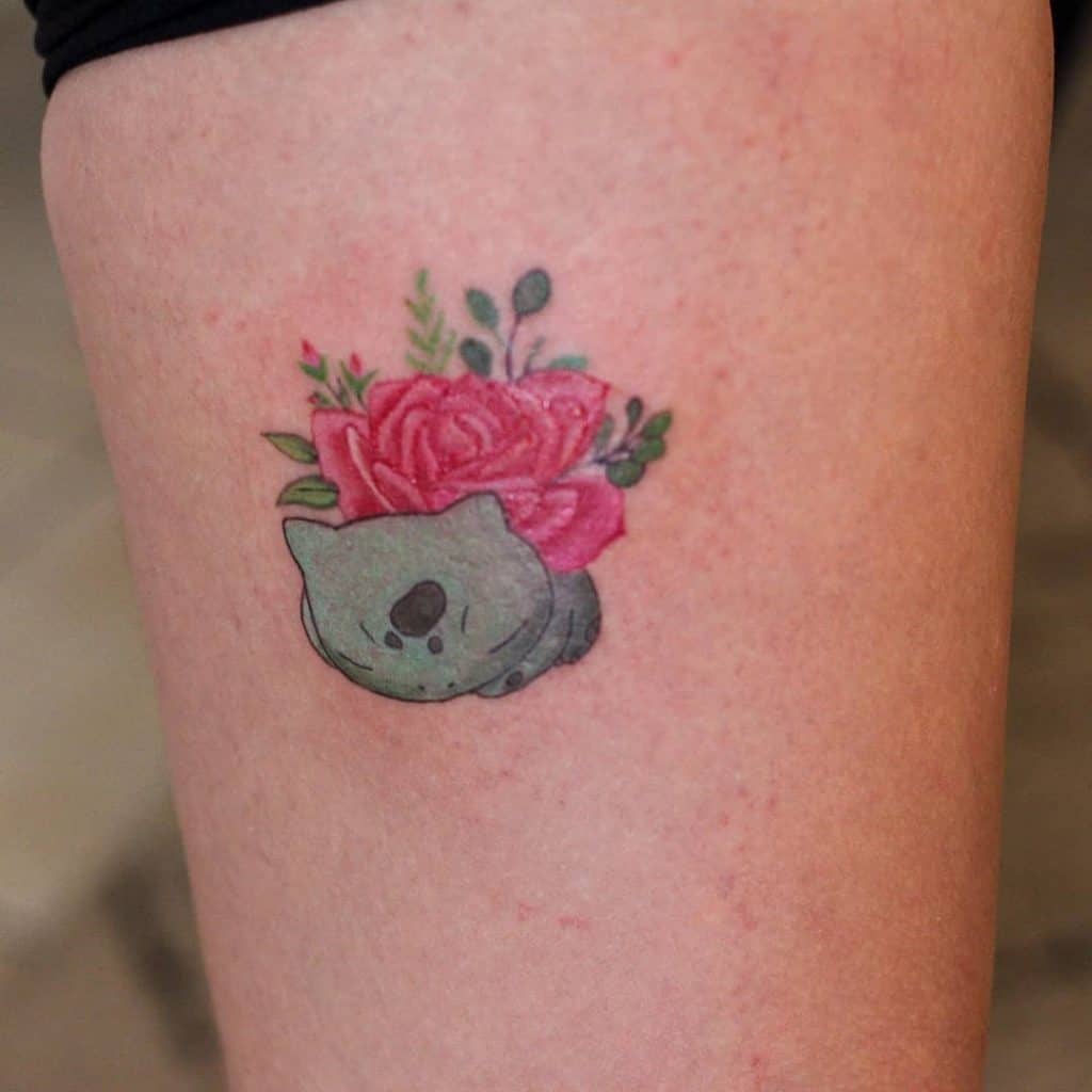 Tatuaje floral de Pokémon