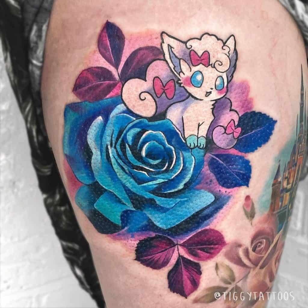 Tatuaje de flor azul y Pokémon