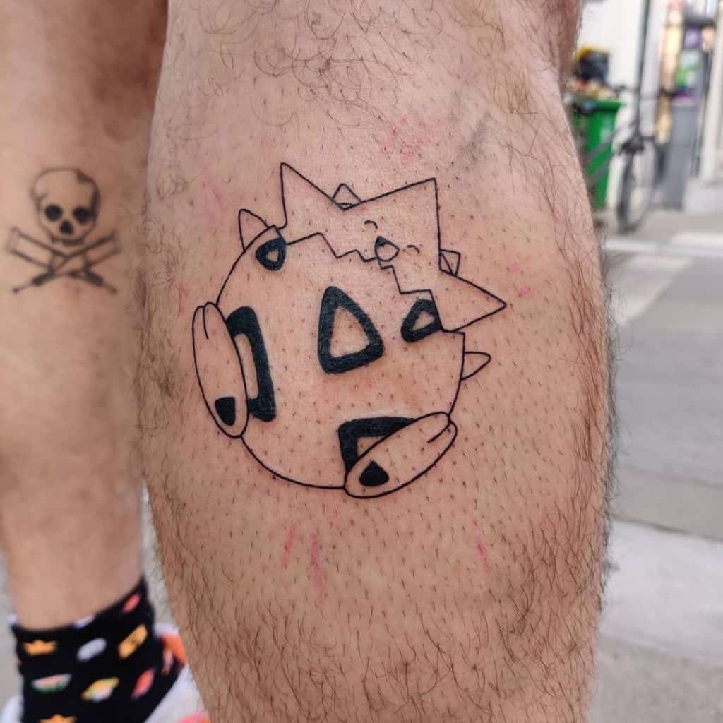 Tatuaje minimalista de Pokémon