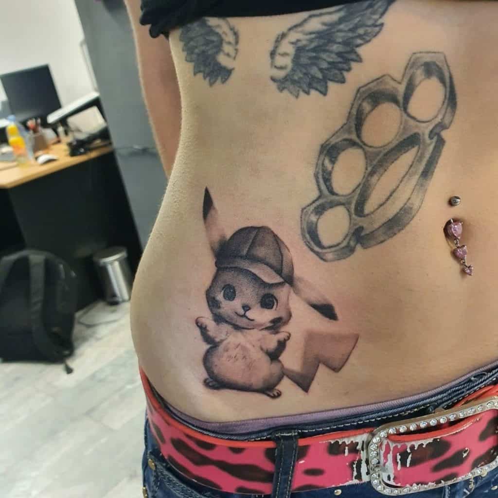 Tatuaje De Pikachu En El Estómago Femenino 