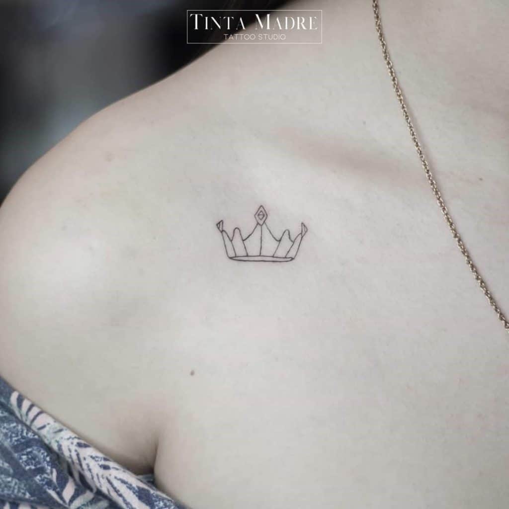 Tatuaje de corona simple