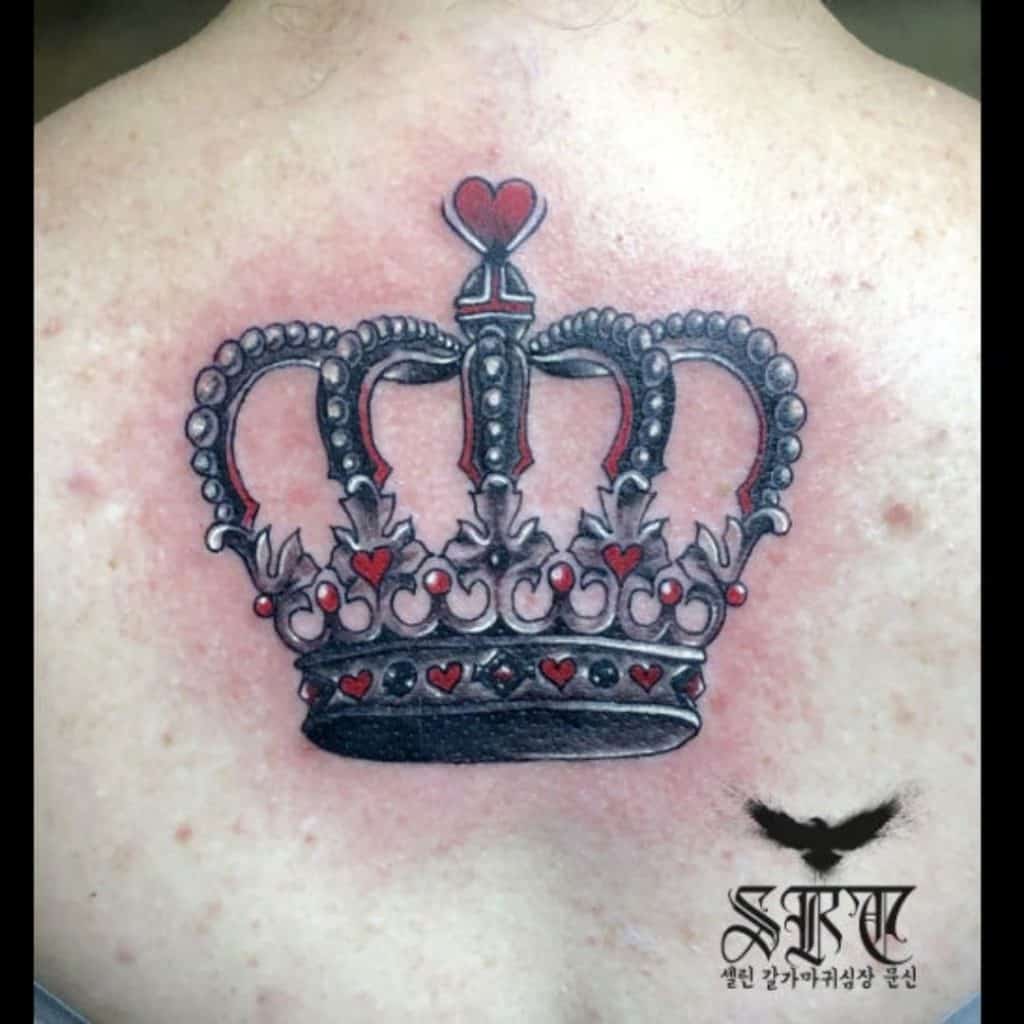 Diseño de tatuaje de joya de la corona