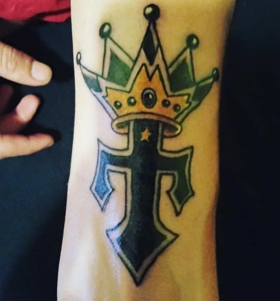 El tatuaje de la corona de cinco puntos