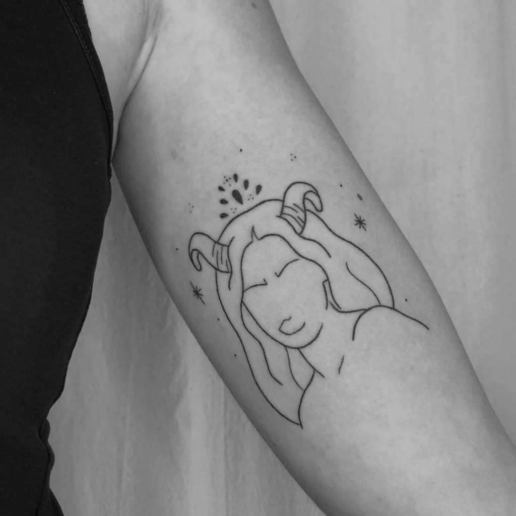 Tauro femenino tatuaje 1