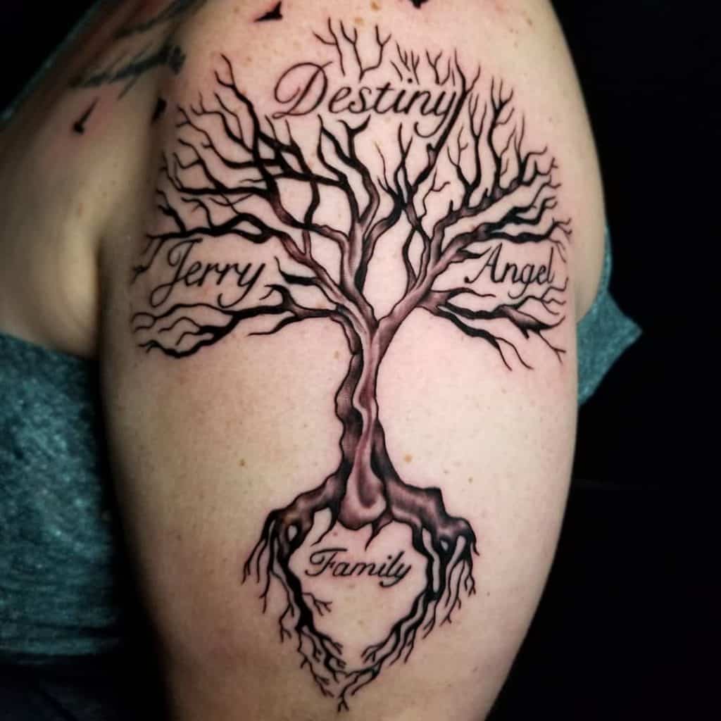 Tatuaje de árbol genealógico con nombres 2