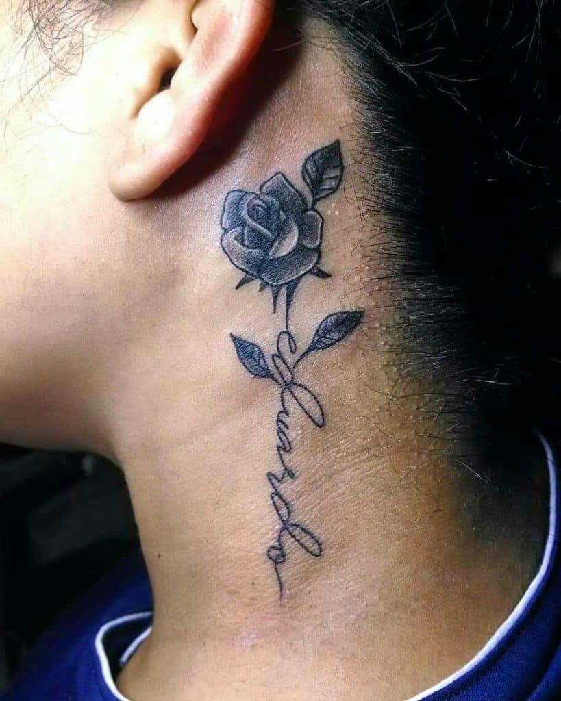 Tatuaje inspirador en el cuello 1