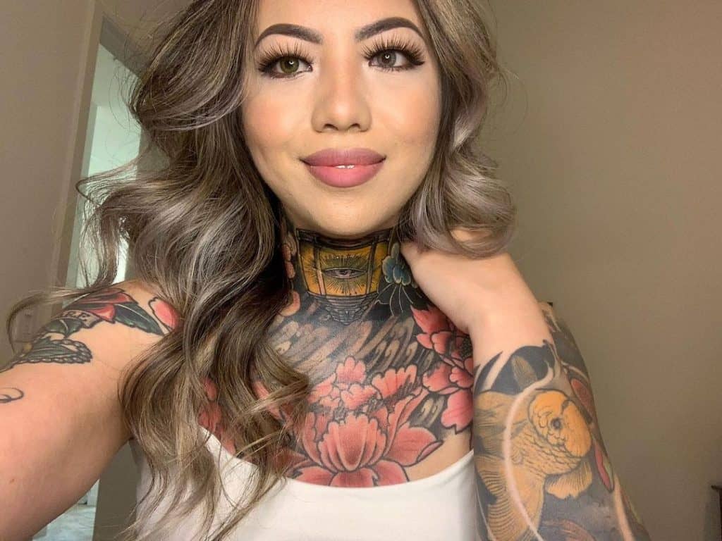 Mujeres cuello completo tatuaje 2